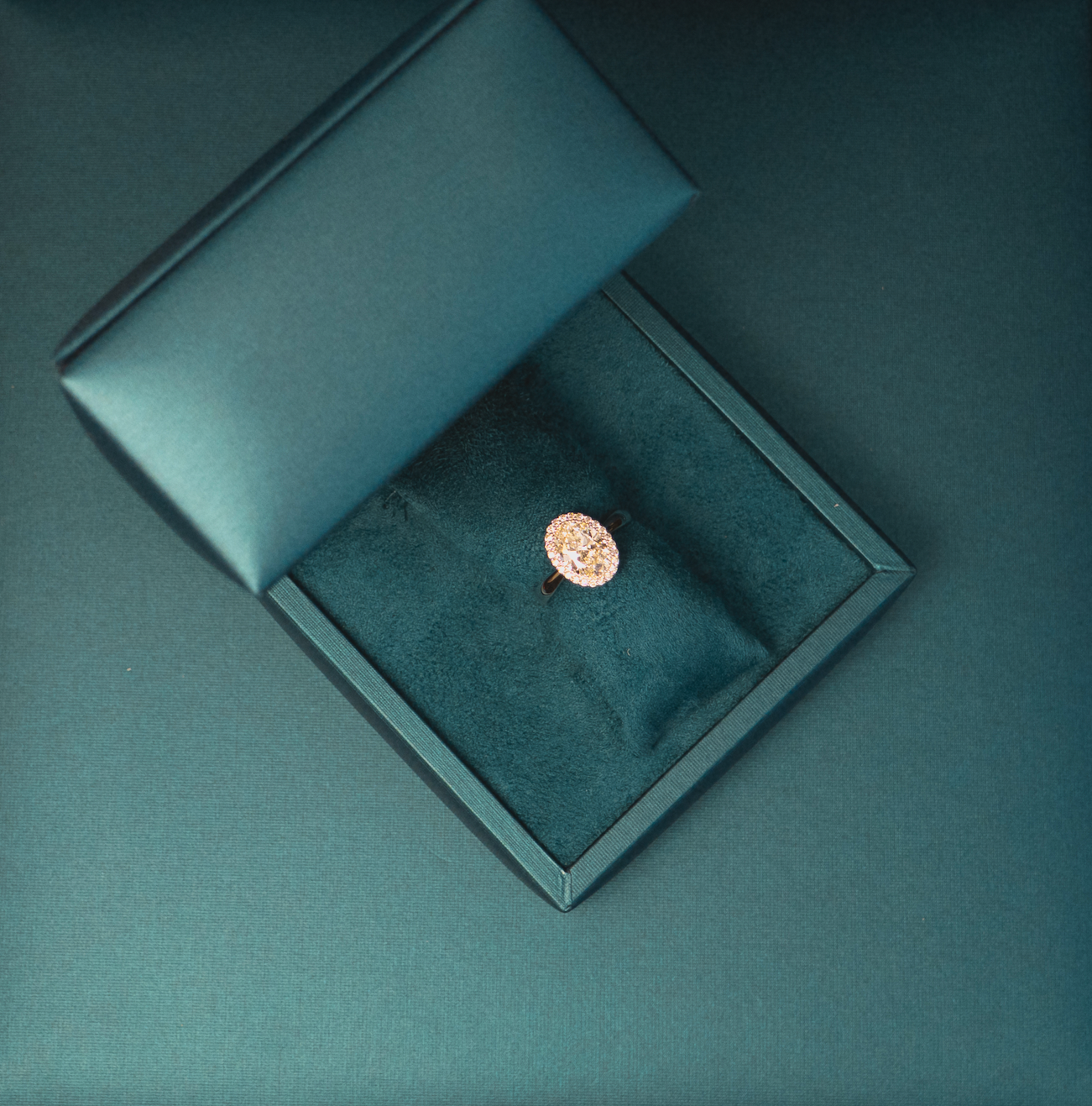 Full Moon Sormus 2,00ct Ovaali Valkokulta – Olli Johan Lindroos