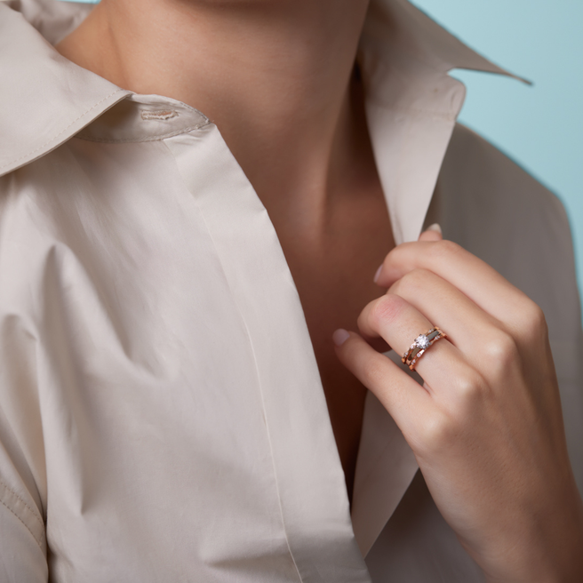 OJL Lumi-sormus 1.00 ct timantilla, keltakultaa, lähikuva ylhäältä