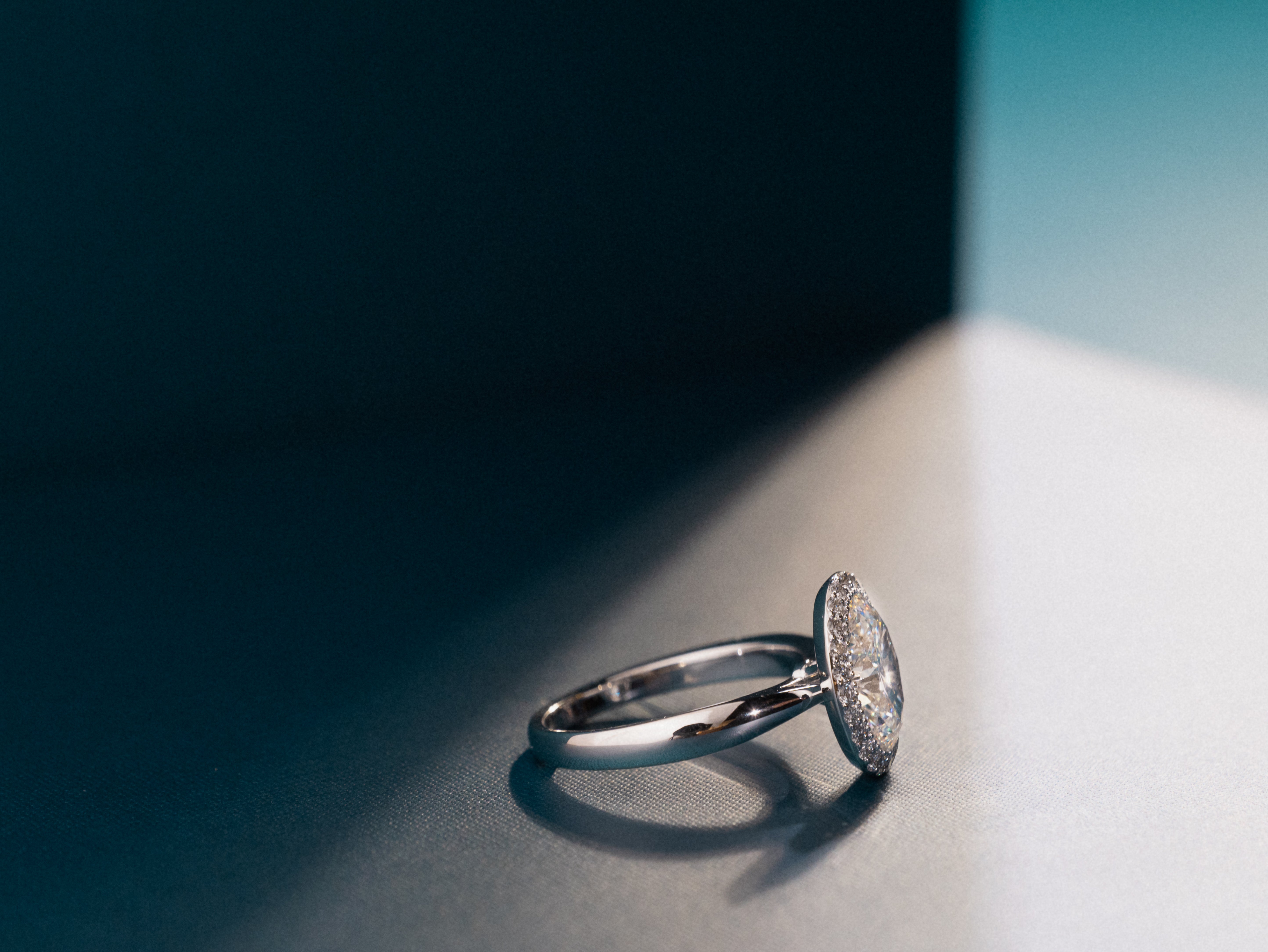 Full Moon Sormus 2,00ct Ovaali Keltakulta – Olli Johan Lindroos