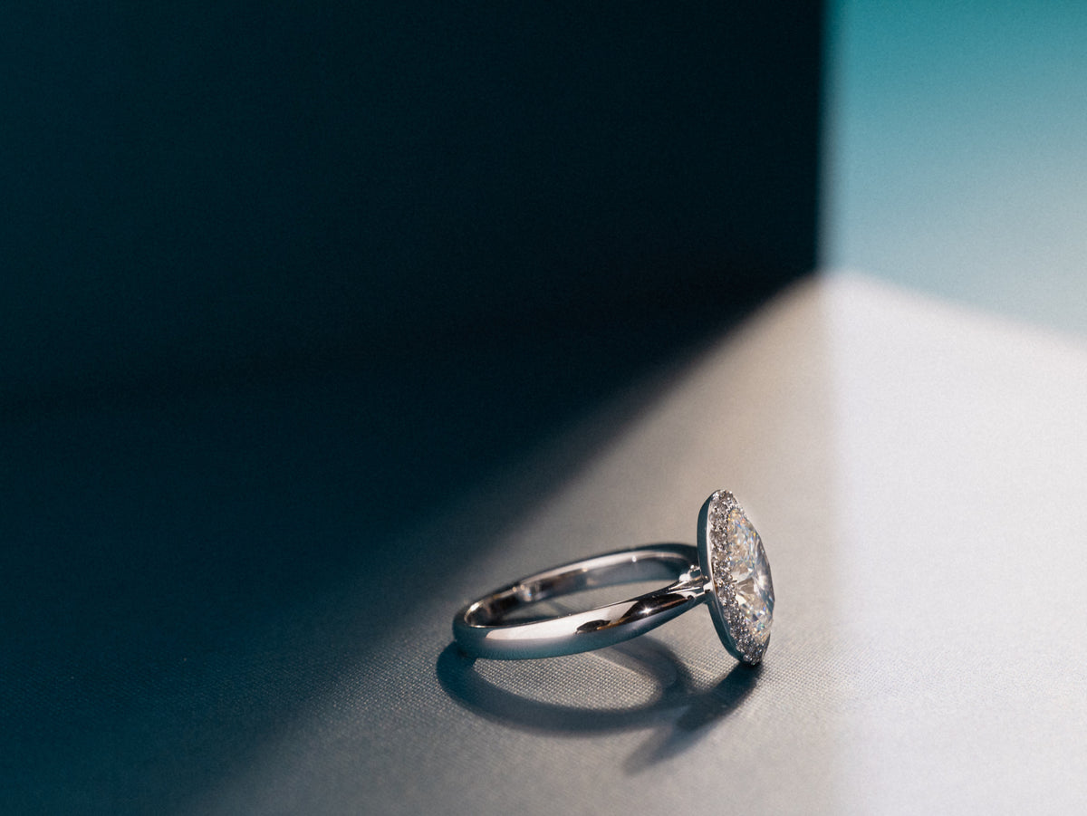 Full Moon Sormus 2,00ct Ovaali Keltakulta – Olli Johan Lindroos