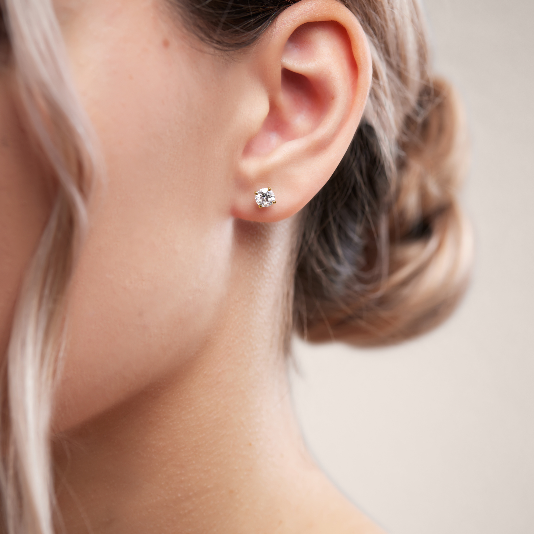 Moon N Back nappikorvakorut 2x0.10ct – aikaa kestävä design keltakullasta