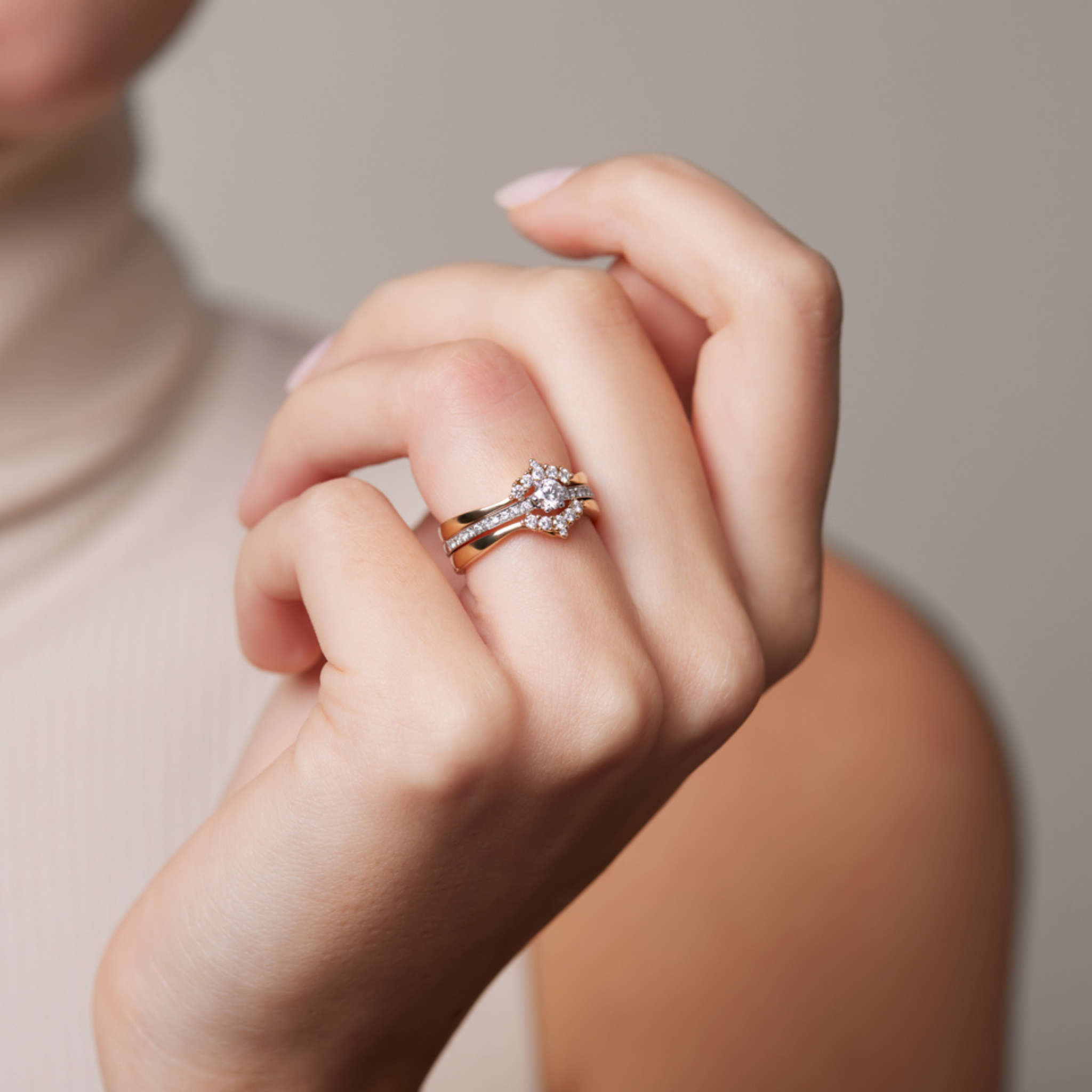 OJL Lumi-sormus 1.00 ct timantilla, keltakultaa, lähikuva ylhäältä