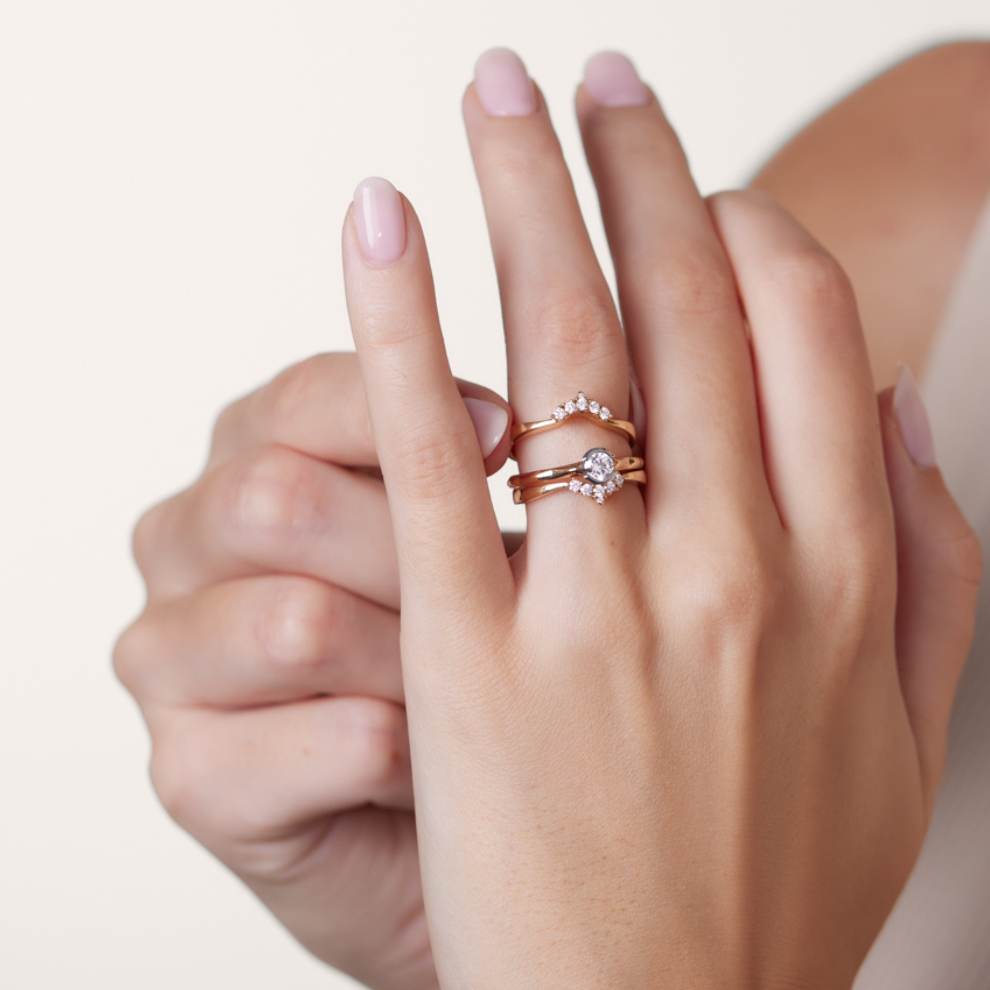 Lumi Syleilijä-sormus keltakultaa, 0,10ct timantteja, tyylikäs valinta